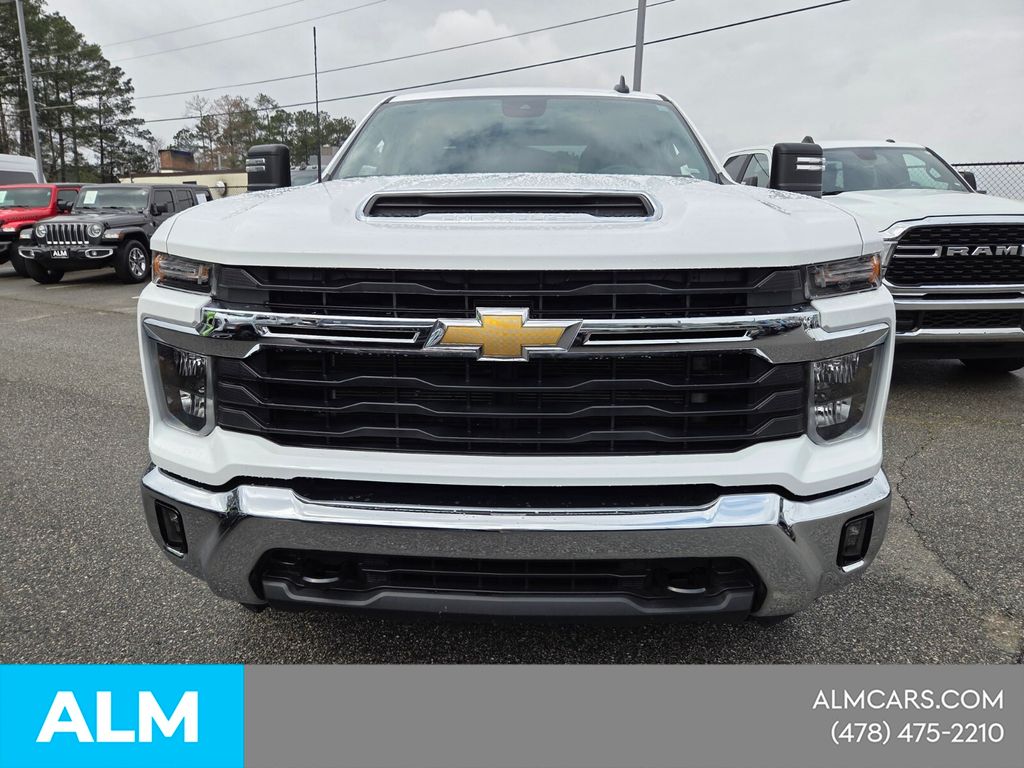 Used 2025 White Chevrolet LT image 3