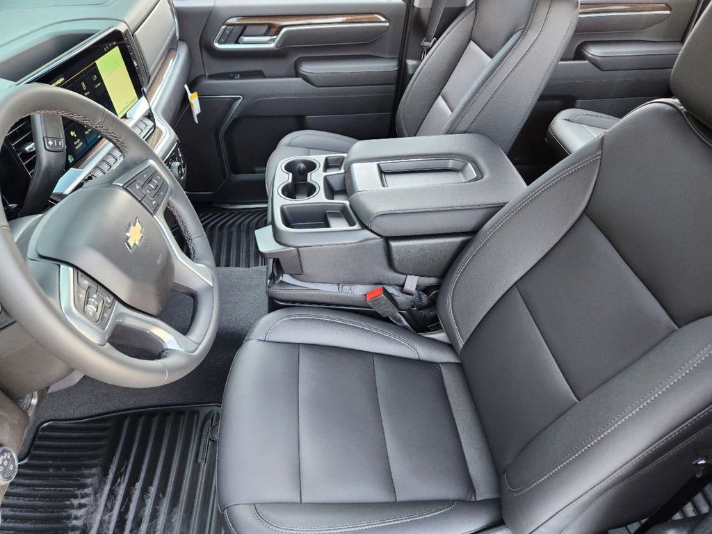 2025 Chevrolet Silverado 3500HD LT 9