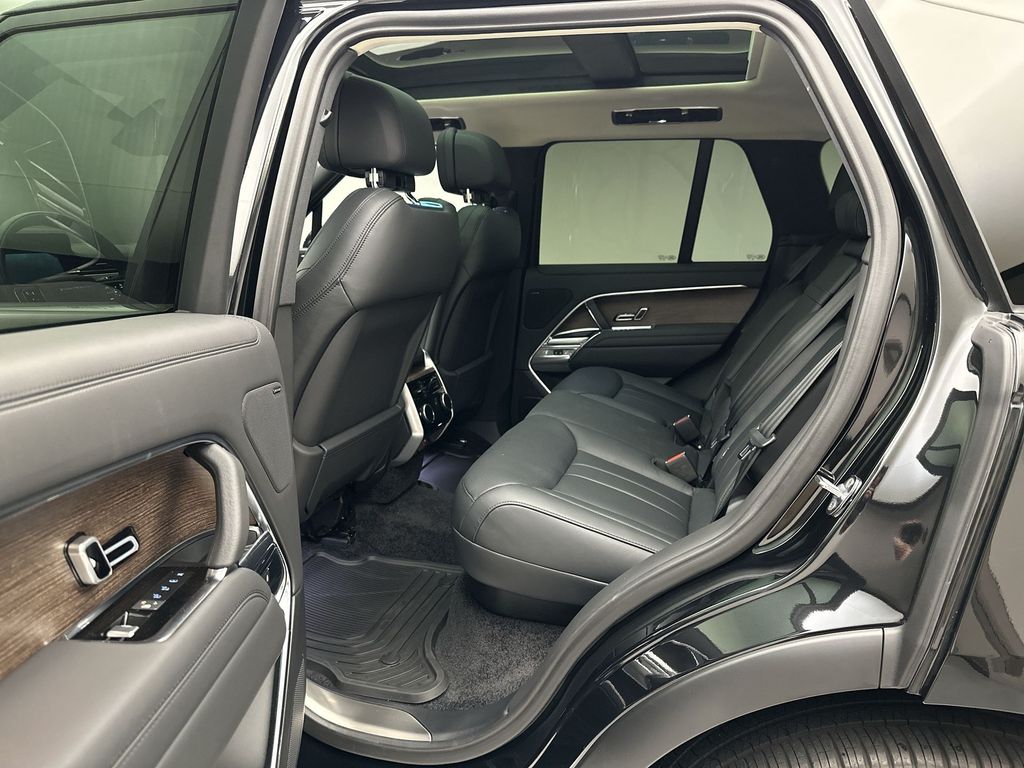 Thumbnail: 2023 Land Rover Range Rover - 3