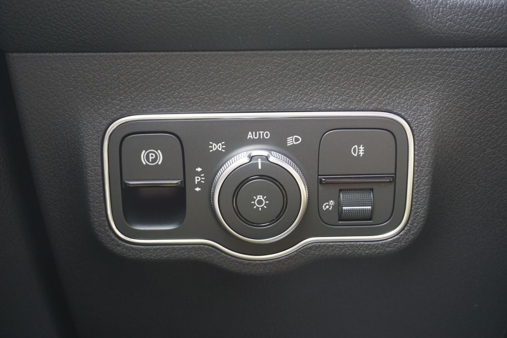 2025 Mercedes-Benz EQB 250+ 30