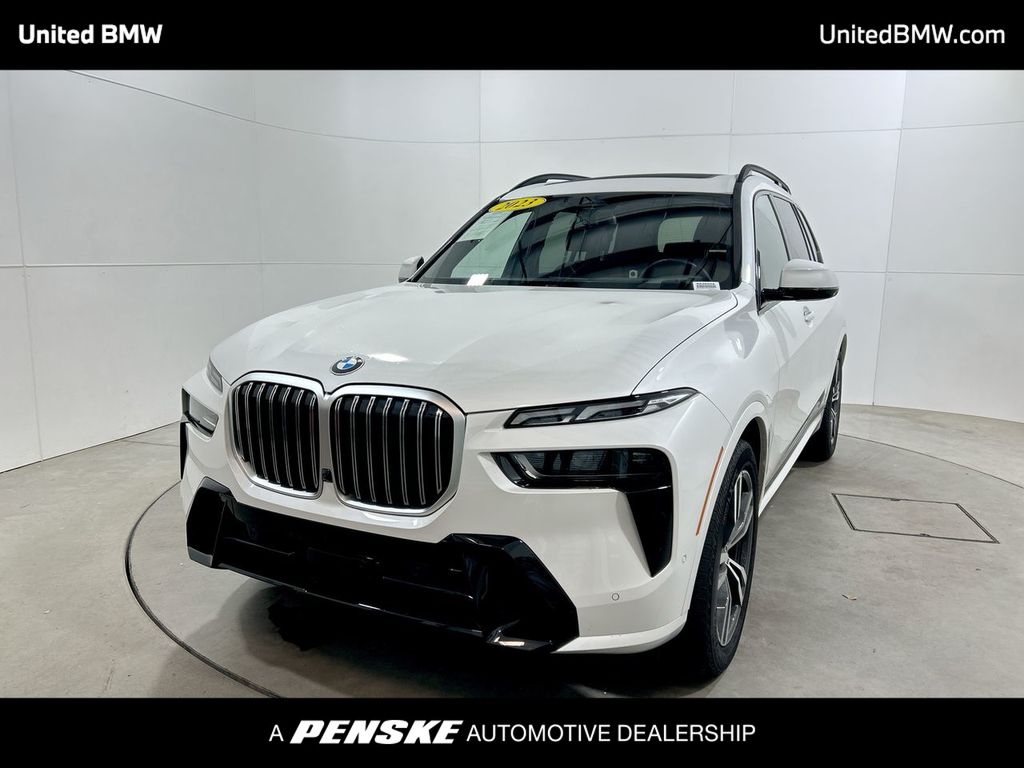 2023 BMW X7 xDrive40i Hero Image