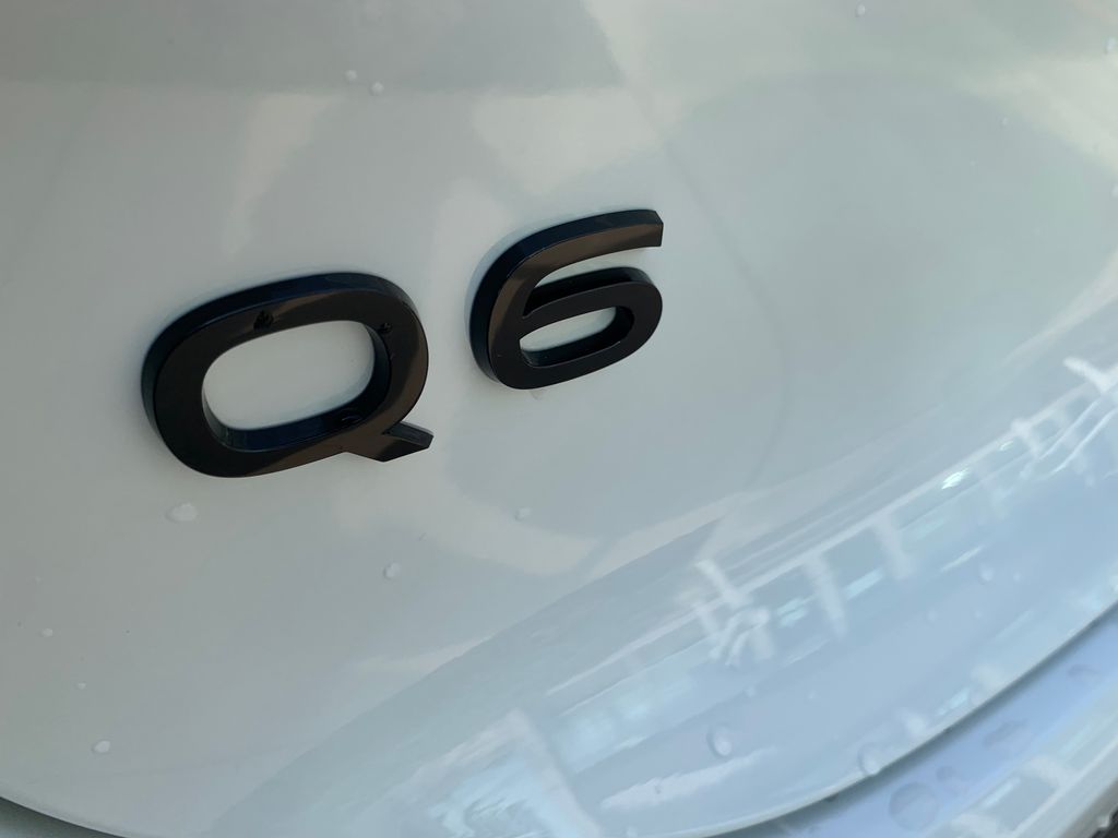 Thumbnail: 2025 Audi Q6 e-tron - 7