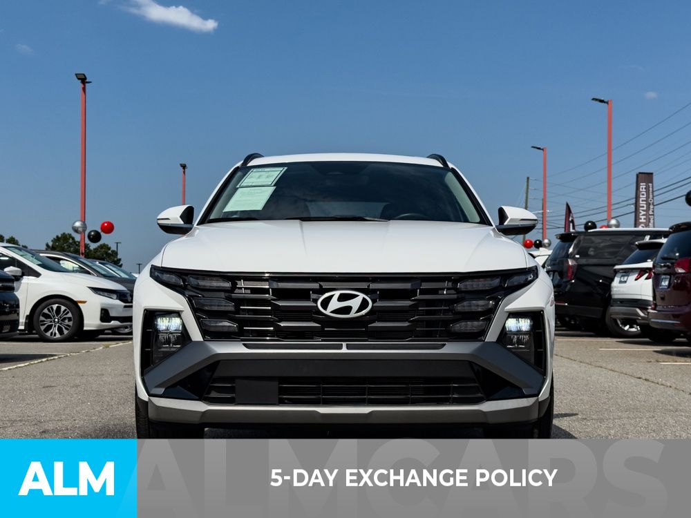 Used 2025 White Hyundai SEL Convenience image 3