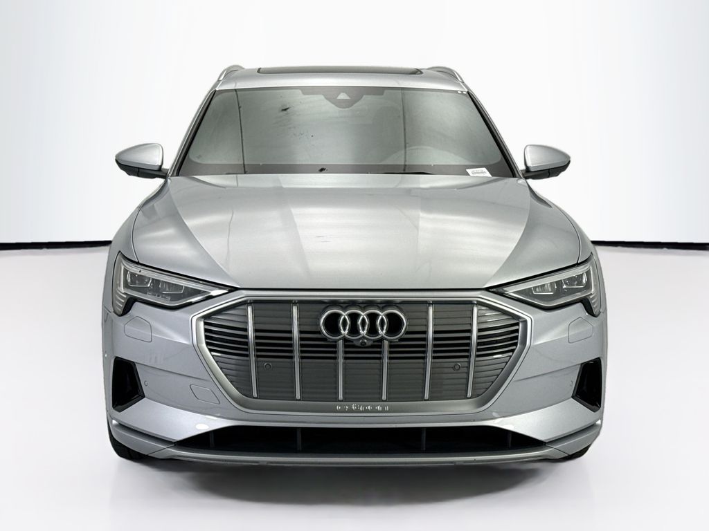 Thumbnail: 2023 Audi e-tron - 2