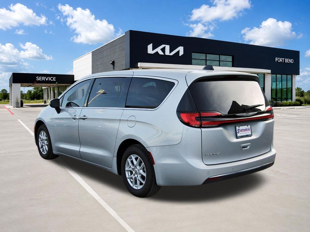 2023 Chrysler Pacifica Touring L - 6