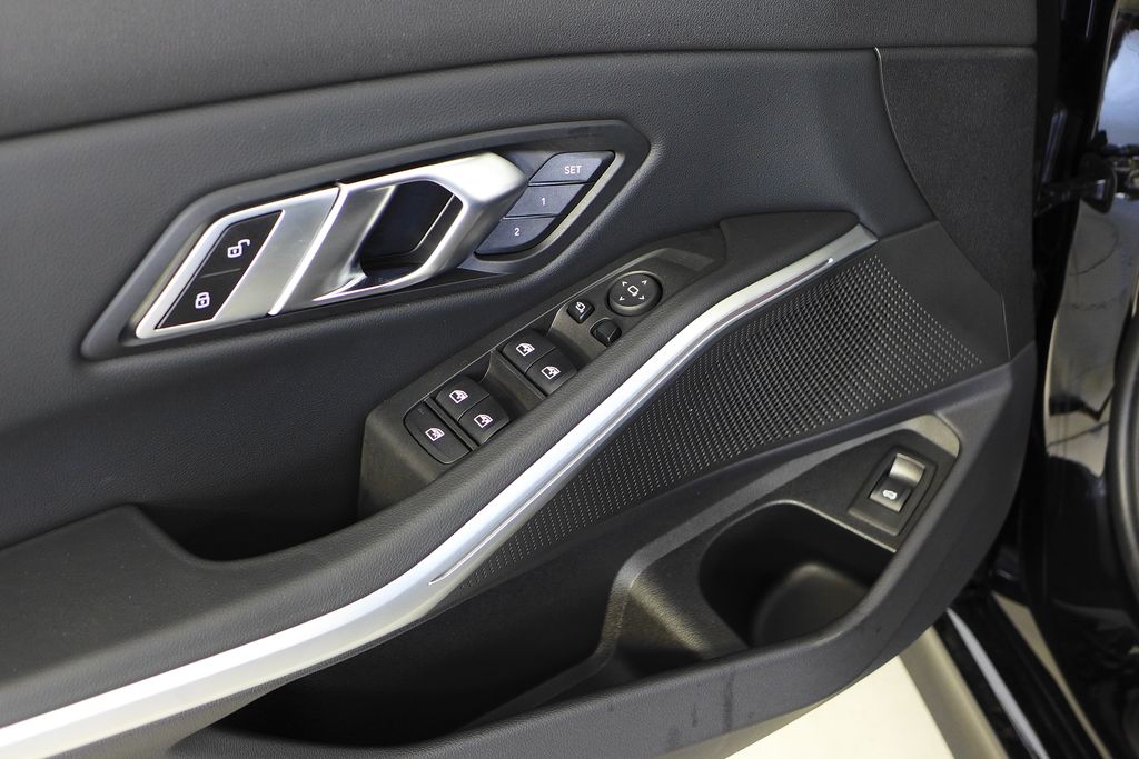 Thumbnail: 2023 BMW 3 Series - 12