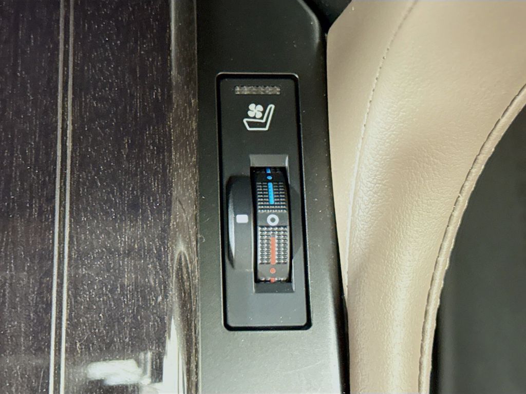 Thumbnail: 2023 Lexus GX - 21