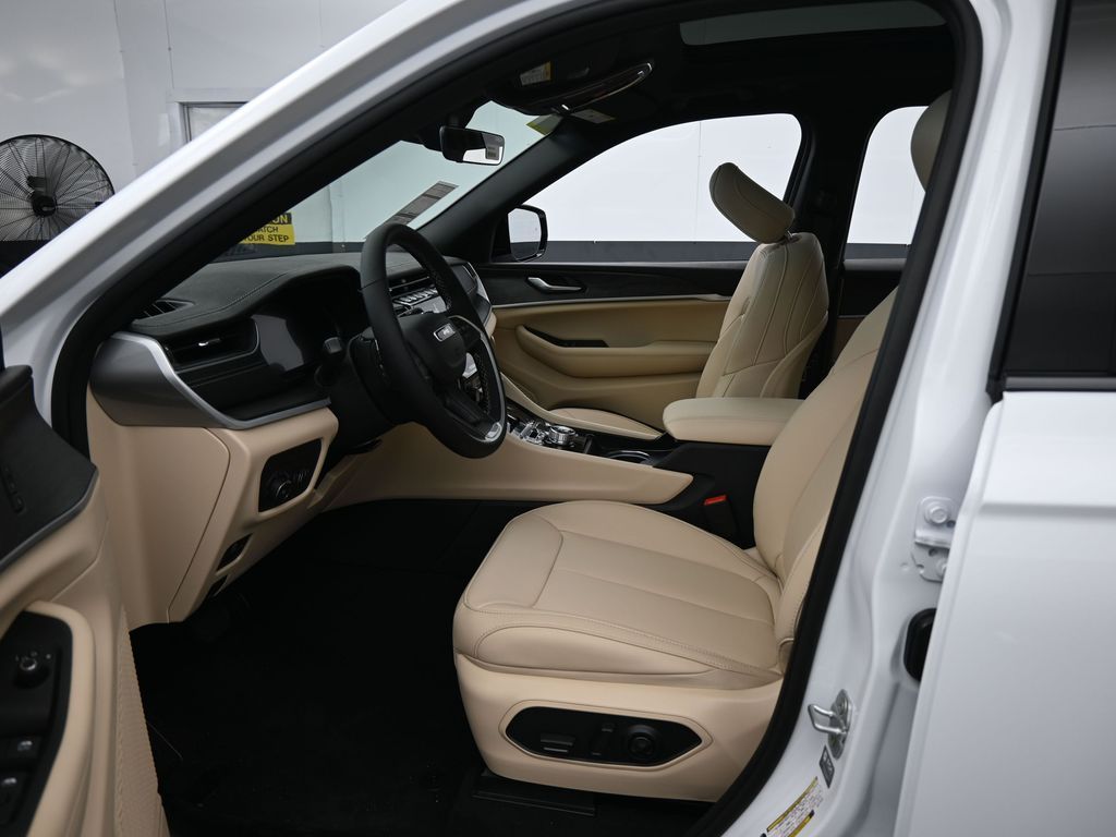 New 2025 Bright White Clearcoat Jeep Limited image 12