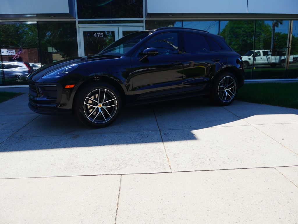 Thumbnail: 2026 Porsche Macan - 1