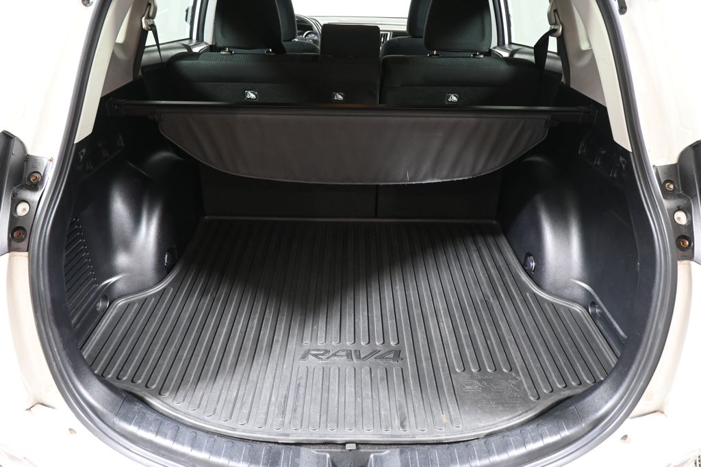 Thumbnail: 2018 Toyota RAV4 - 32