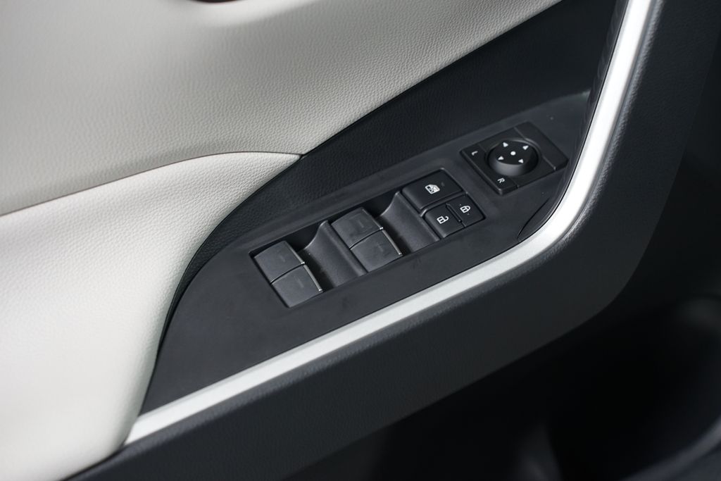 Thumbnail: 2025 Toyota RAV4 - 31