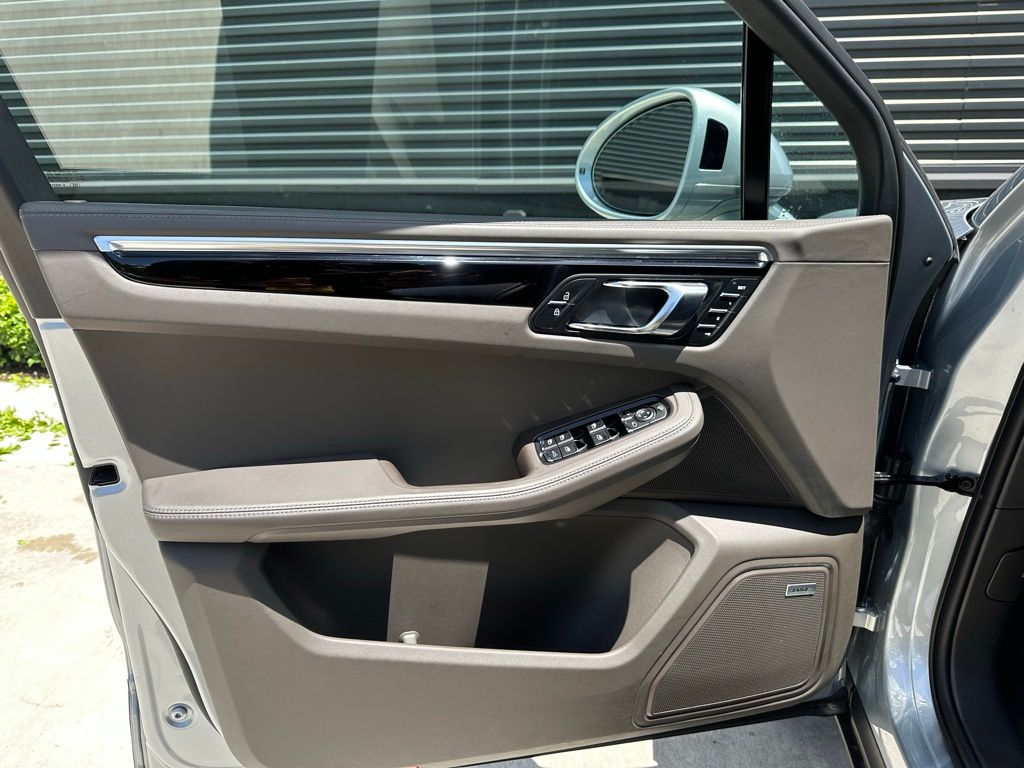 2022 Porsche Macan  13