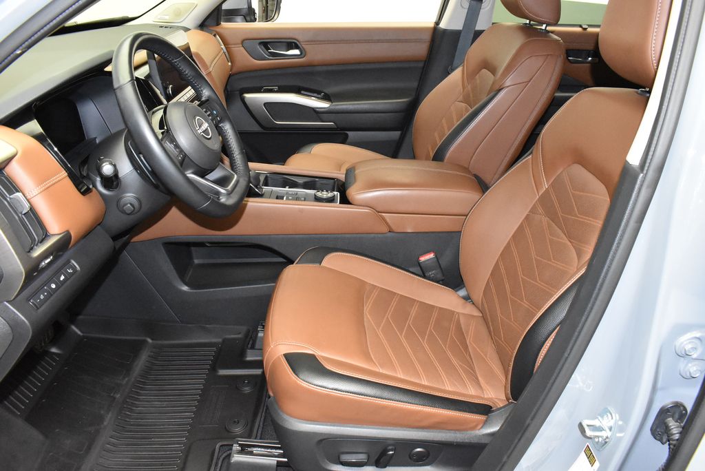 Thumbnail: 2023 Nissan Pathfinder - 15