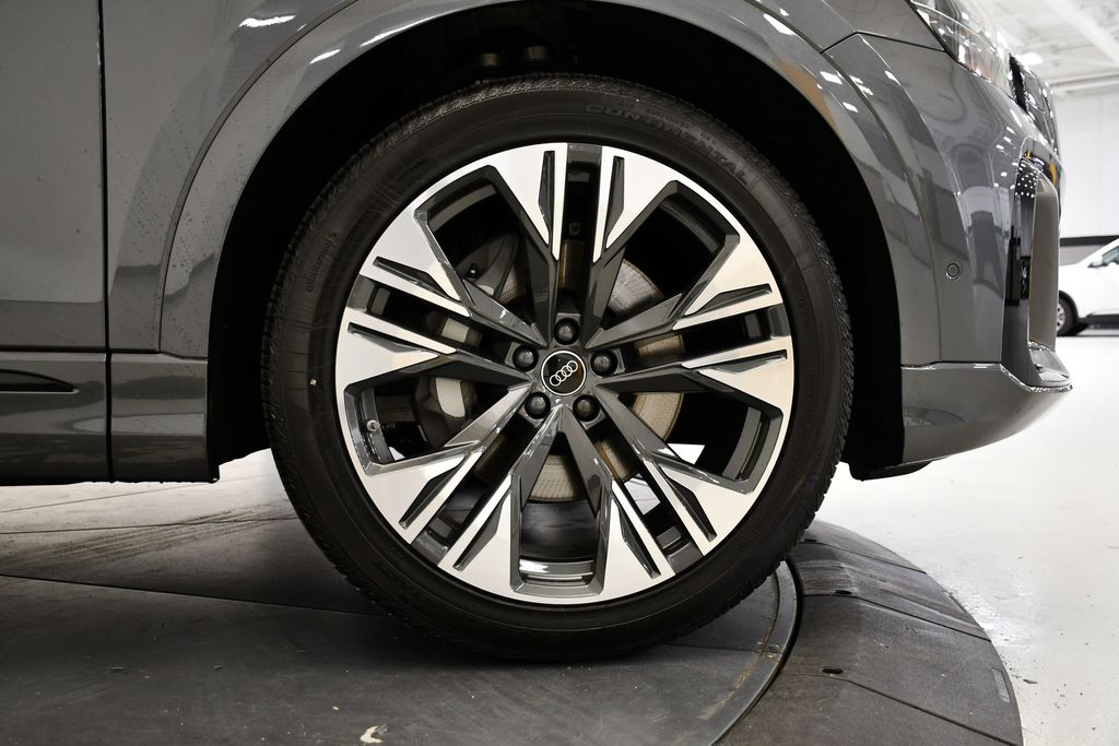 Thumbnail: 2026 Audi Q8 - 17