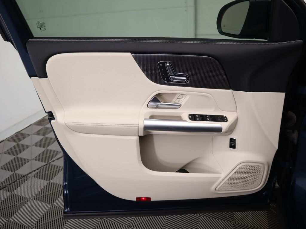 Thumbnail: 2023 Mercedes-Benz GLA - 24