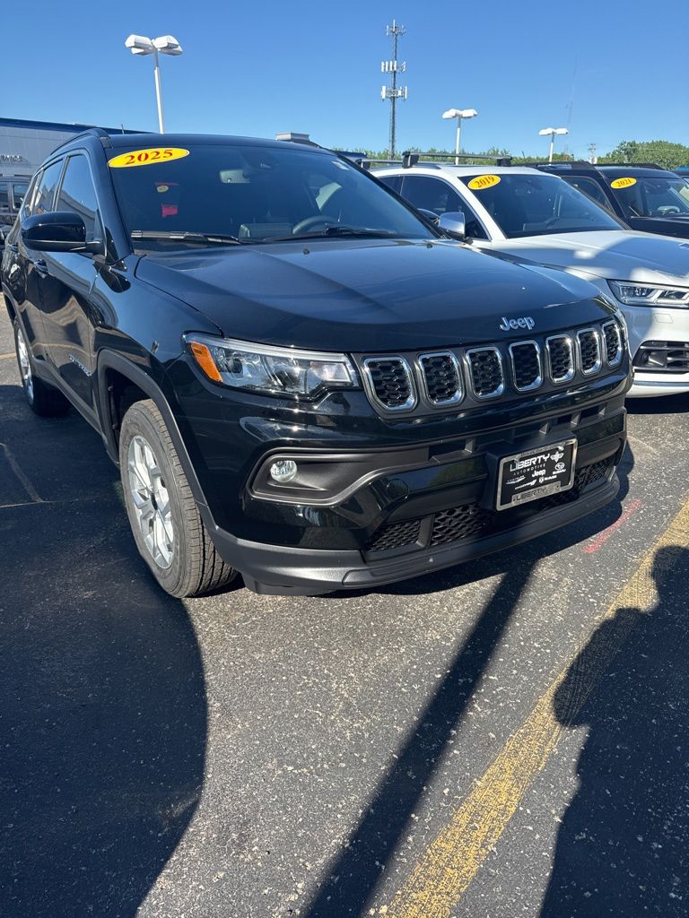 Diamond Black Crystal Pearlcoat 2025 Jeep Compass Latitude 4WD SUV / Crossover Four-Wheel Drive 8-Speed Automatic
