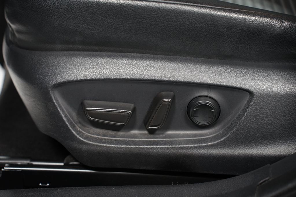 Thumbnail: 2018 Toyota Camry - 30