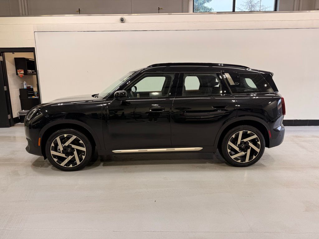 2025 MINI Cooper Countryman Signature 2