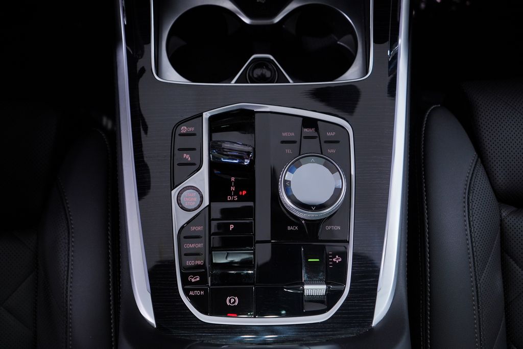Thumbnail: 2024 BMW X7 - 14