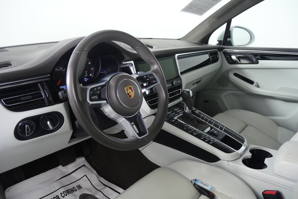 Thumbnail: 2021 Porsche Macan - 13