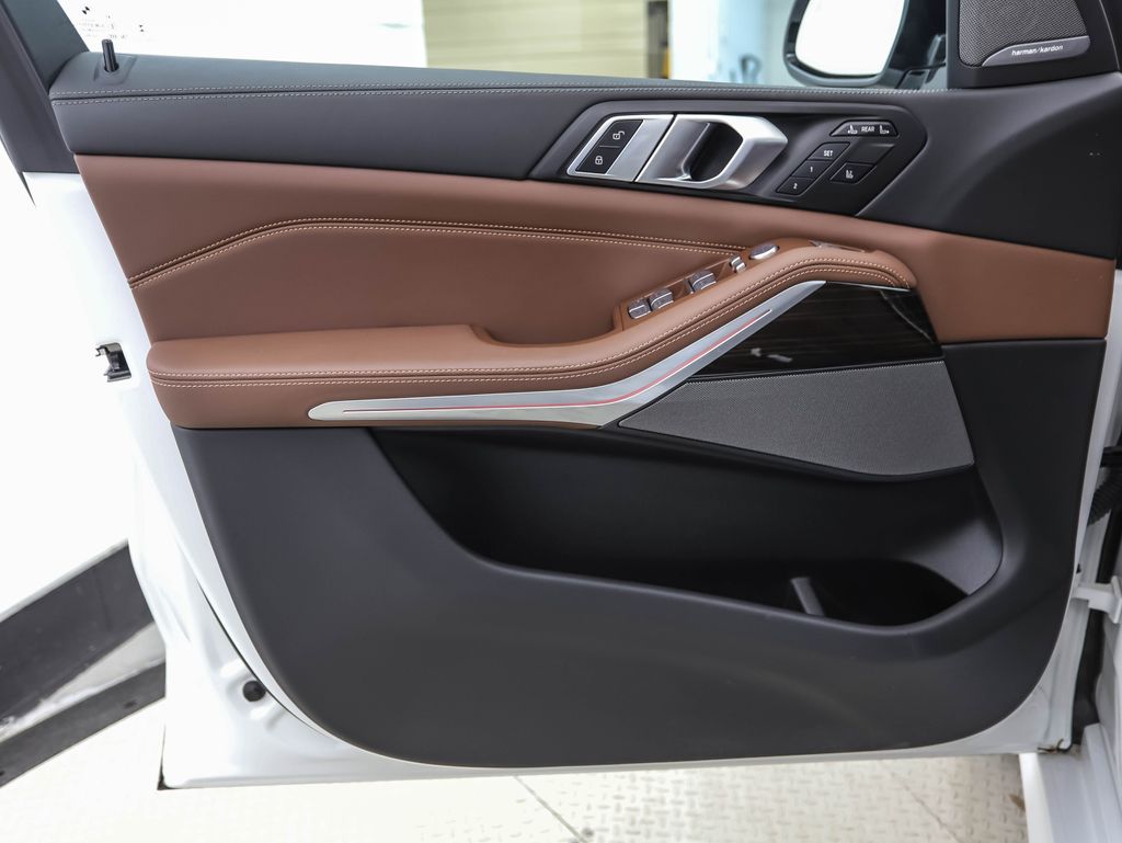 Thumbnail: 2023 BMW X7 - 9