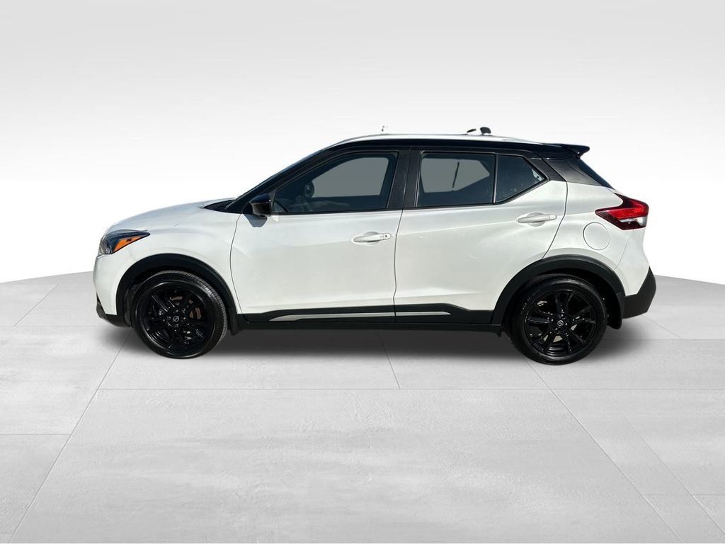 2020 Aspen White/Super Black Nissan Kicks SR FWD SUV