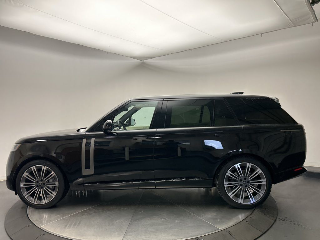 Thumbnail: 2023 Land Rover Range Rover - 2