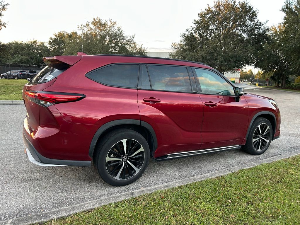 Thumbnail: 2022 Toyota Highlander - 5