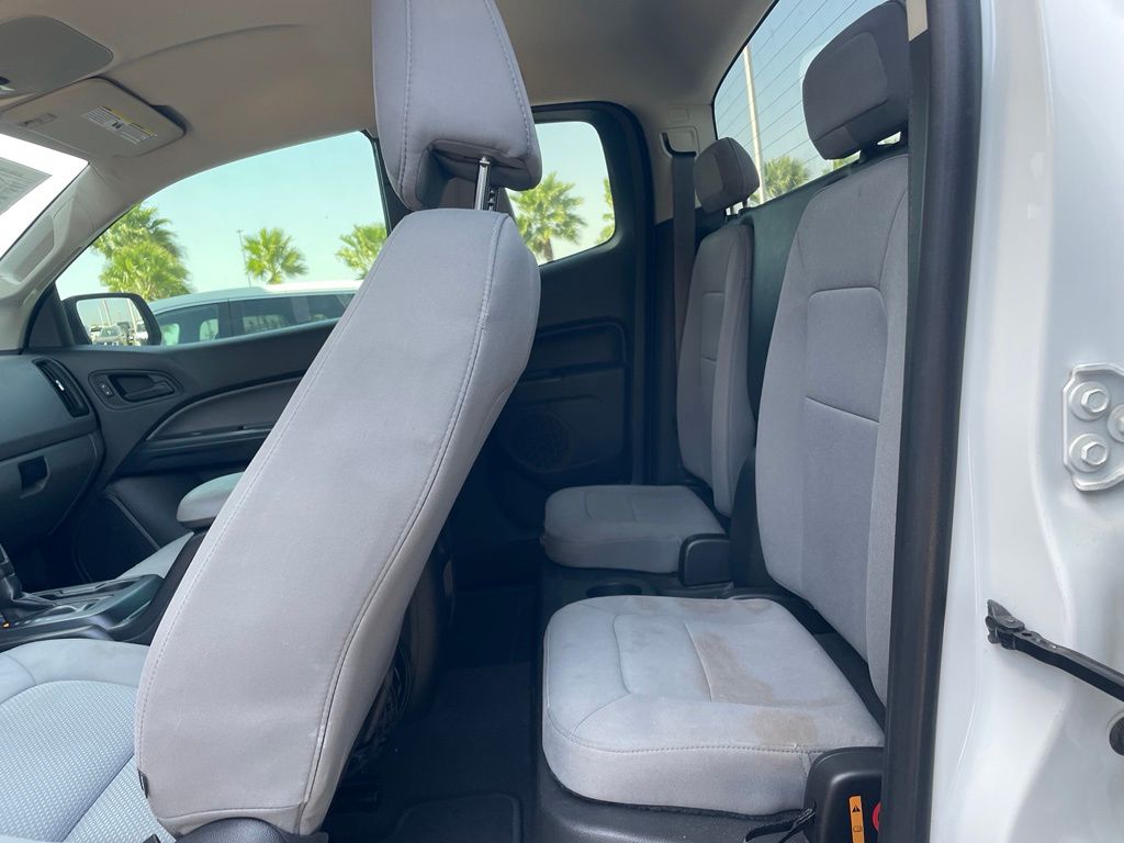 Used 2020 White GMC Base image 16