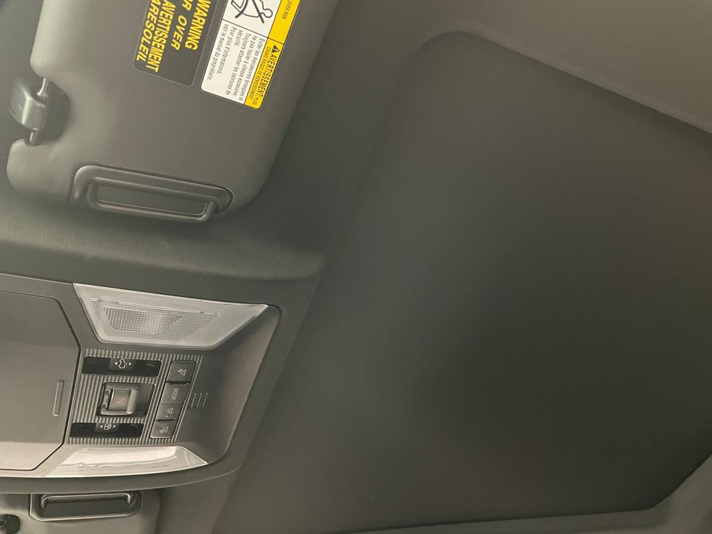 2022 Toyota RAV4 Prime XSE 32