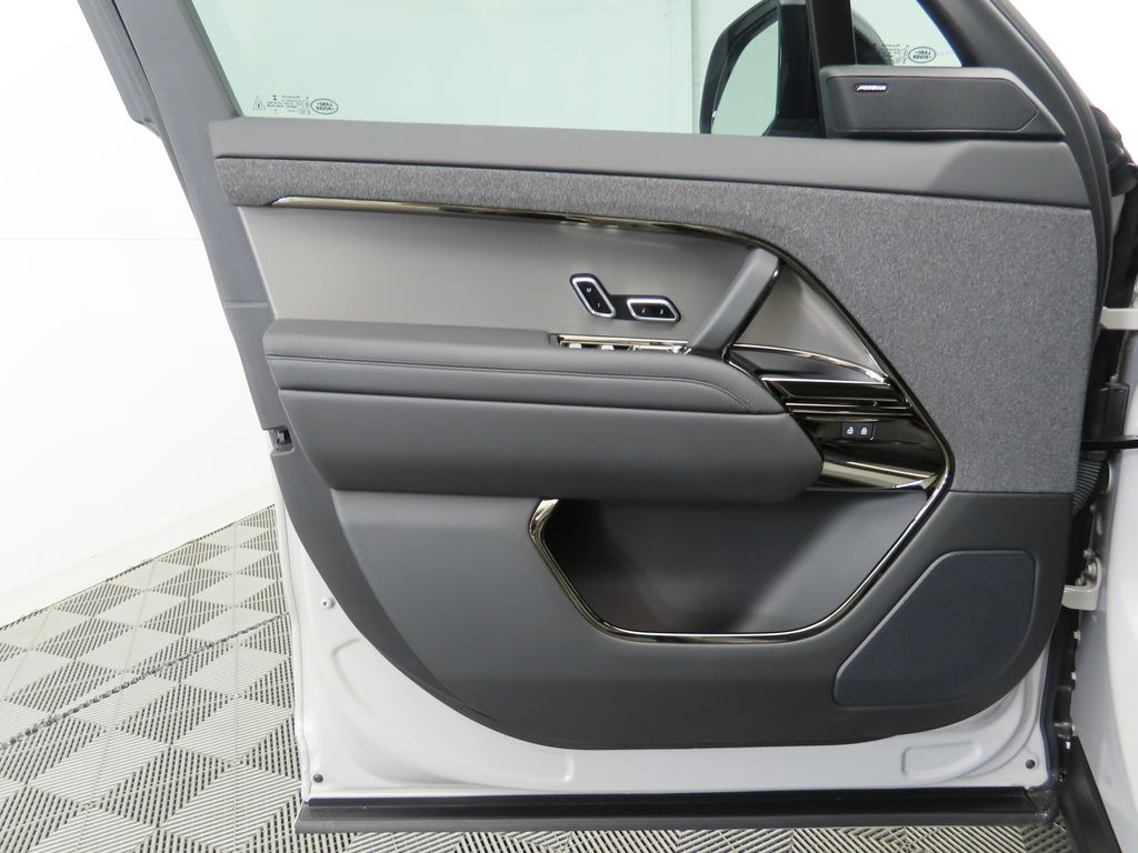 Thumbnail: 2023 Land Rover Range Rover Sport - 25