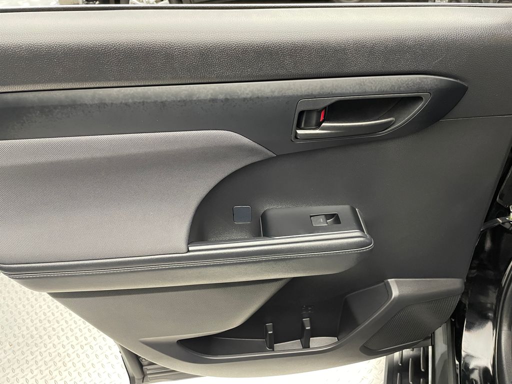 Thumbnail: 2025 Toyota Highlander - 32