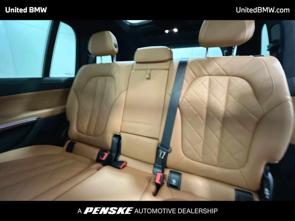 Thumbnail: 2025 BMW X7 - 21