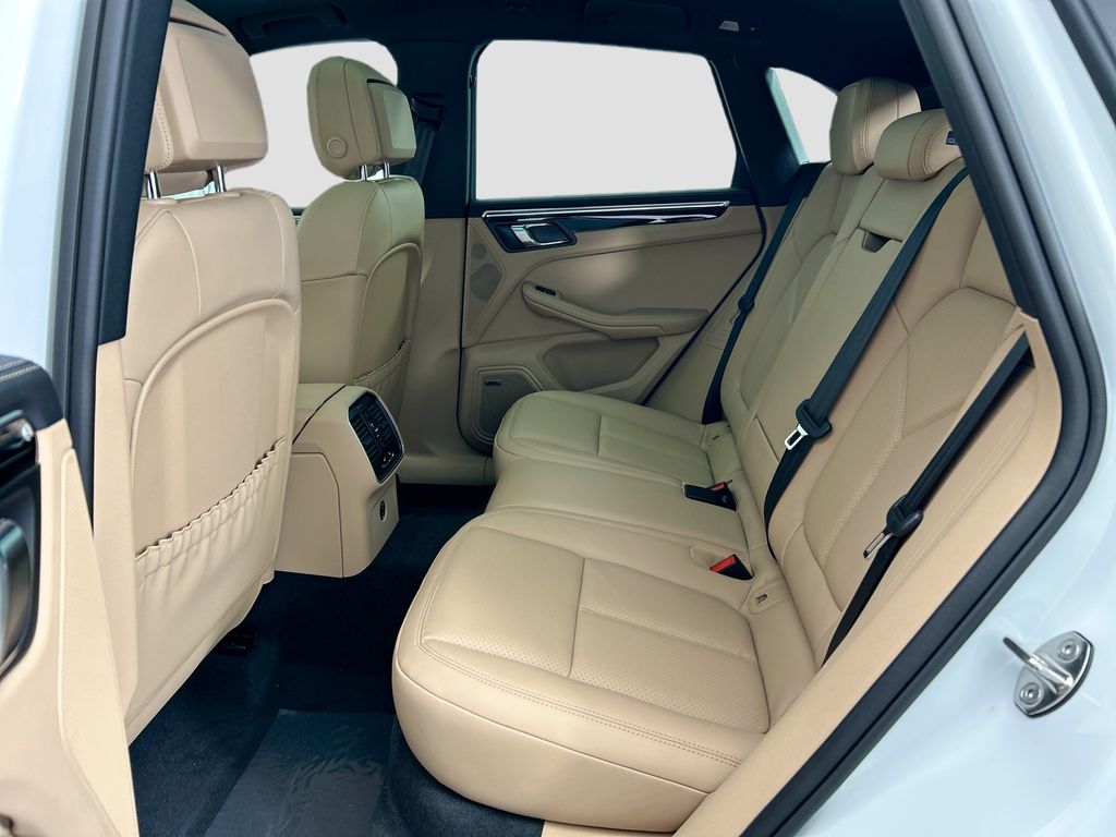 Thumbnail: 2026 Porsche Macan - 19