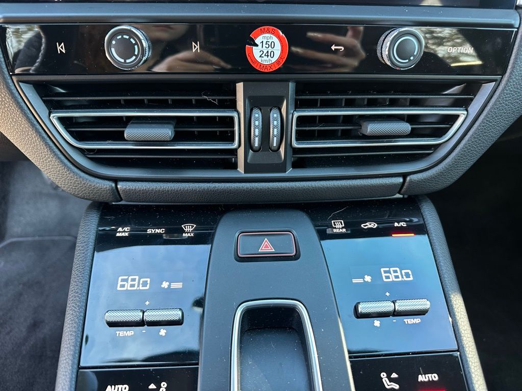 Thumbnail: 2023 Porsche Macan - 22