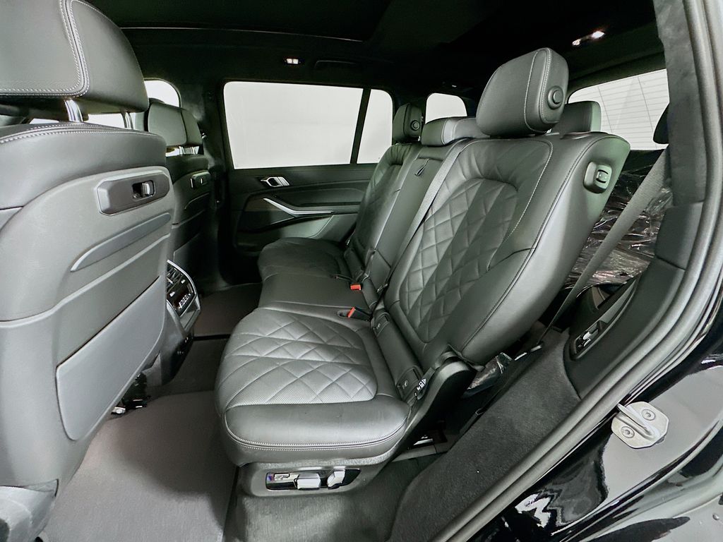 Thumbnail: 2026 BMW X7 - 17