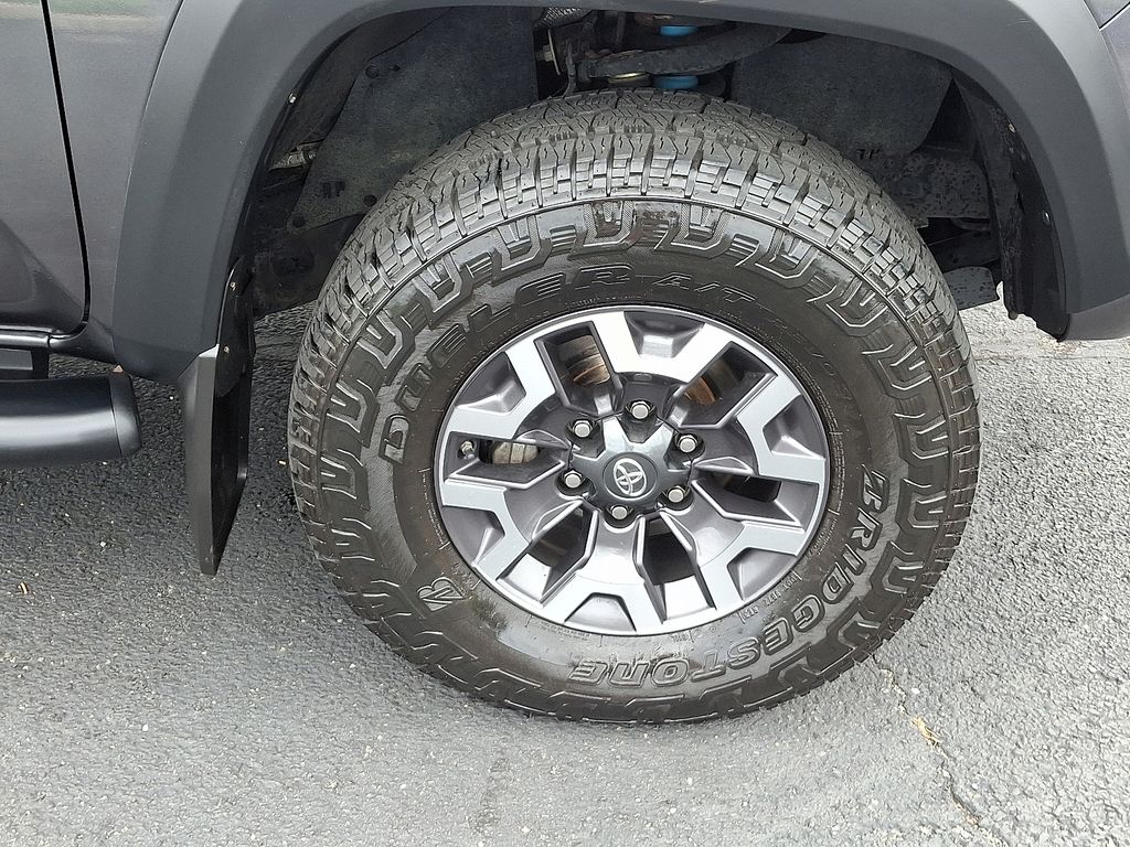 Thumbnail: 2019 Toyota Tacoma - 8