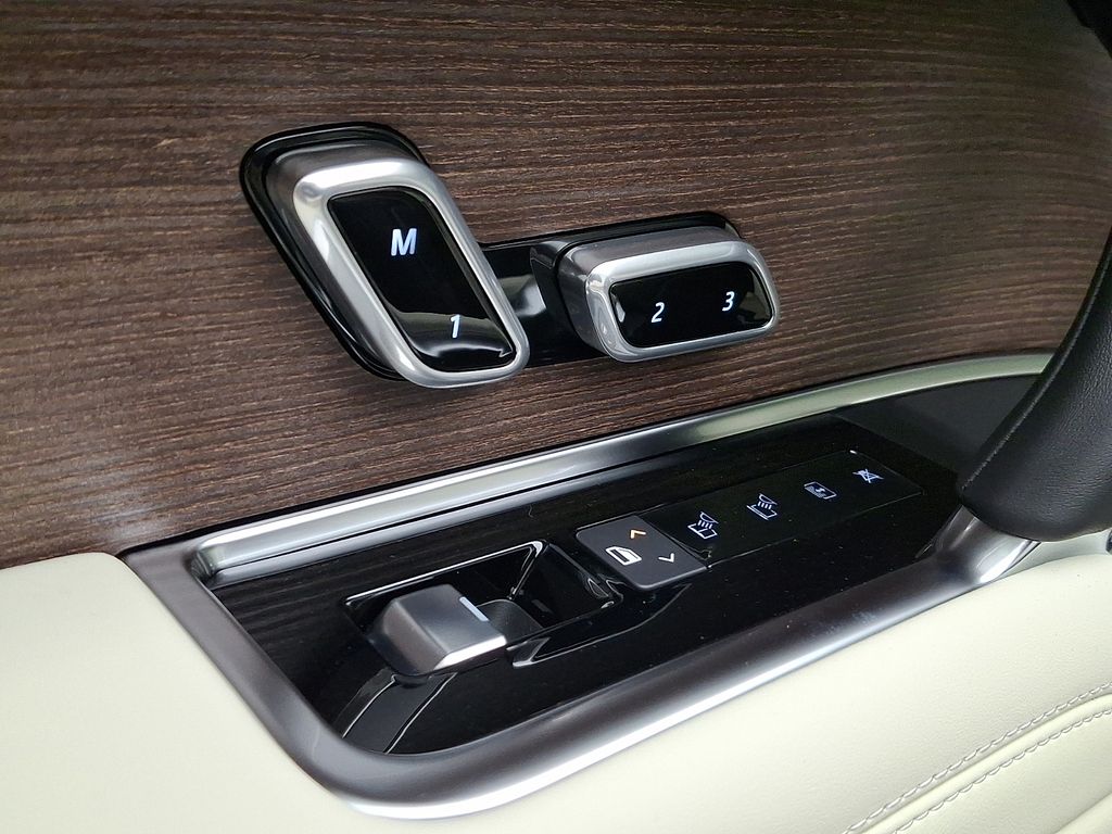 Thumbnail: 2026 Land Rover Range Rover - 8