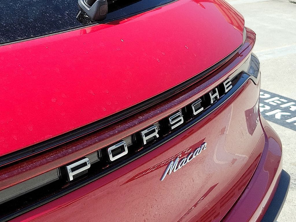 2025 Porsche Macan  25