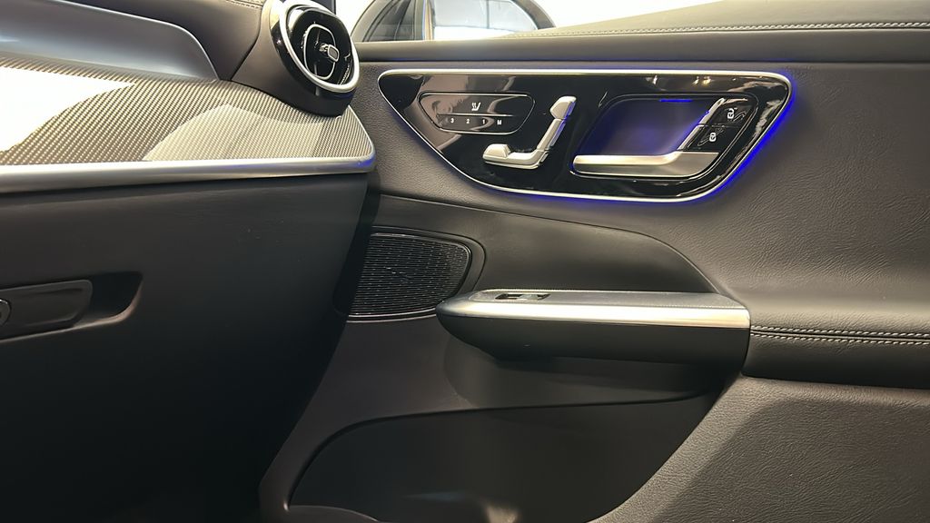 2025 Mercedes-Benz GLC 300 20