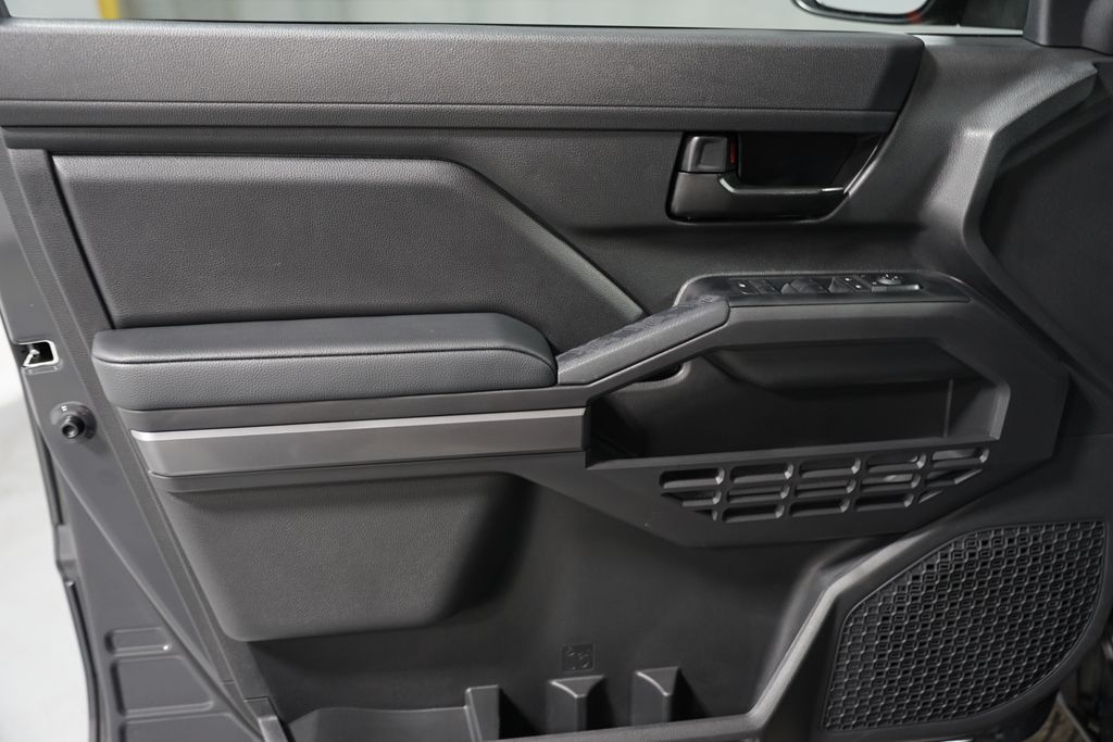 2025 Toyota Tacoma SR5 31
