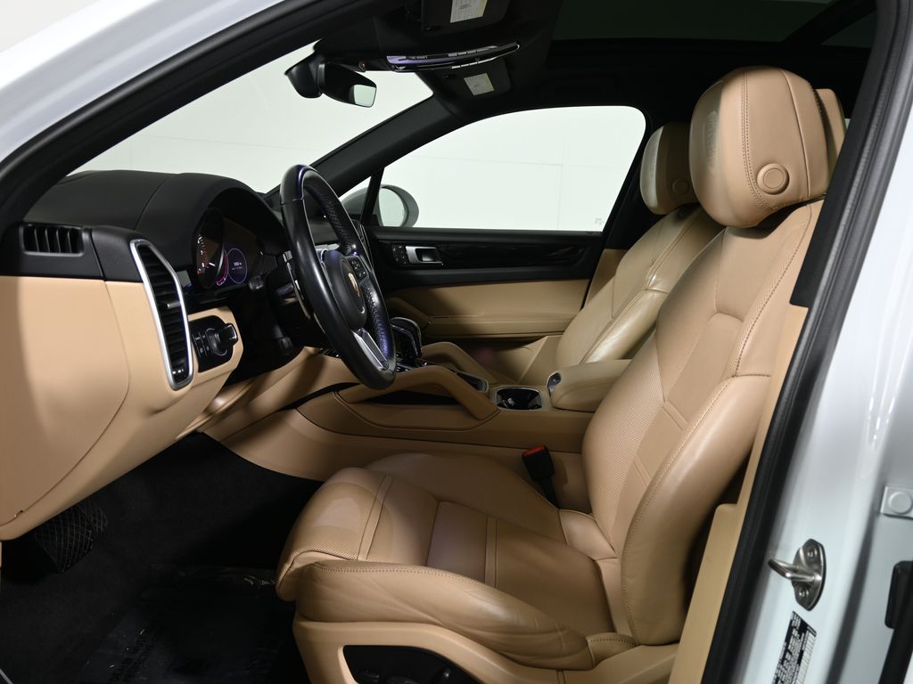Thumbnail: 2022 Porsche Cayenne - 5