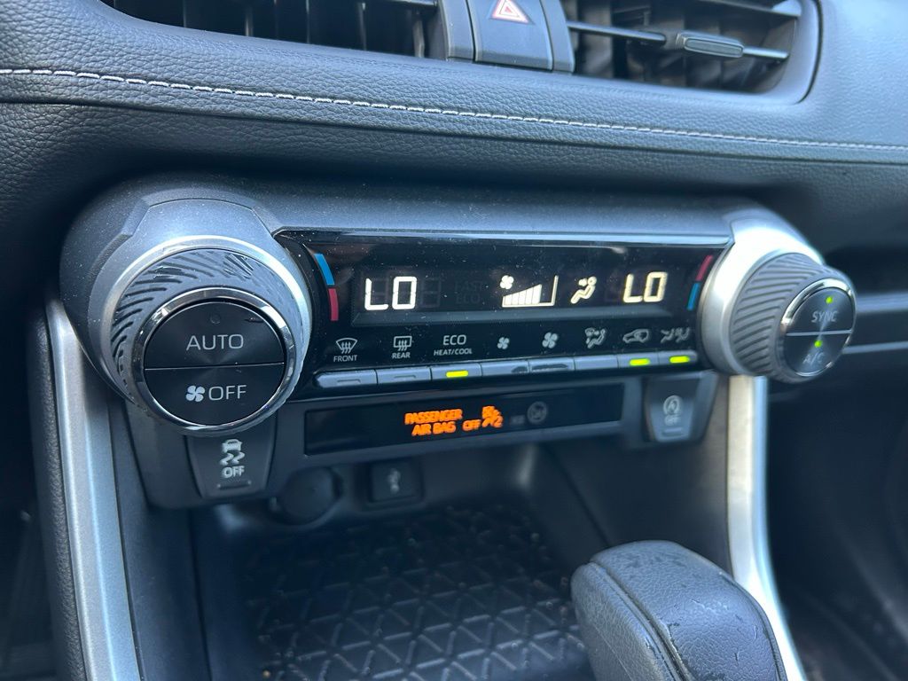 2022 Toyota RAV4 XLE 25