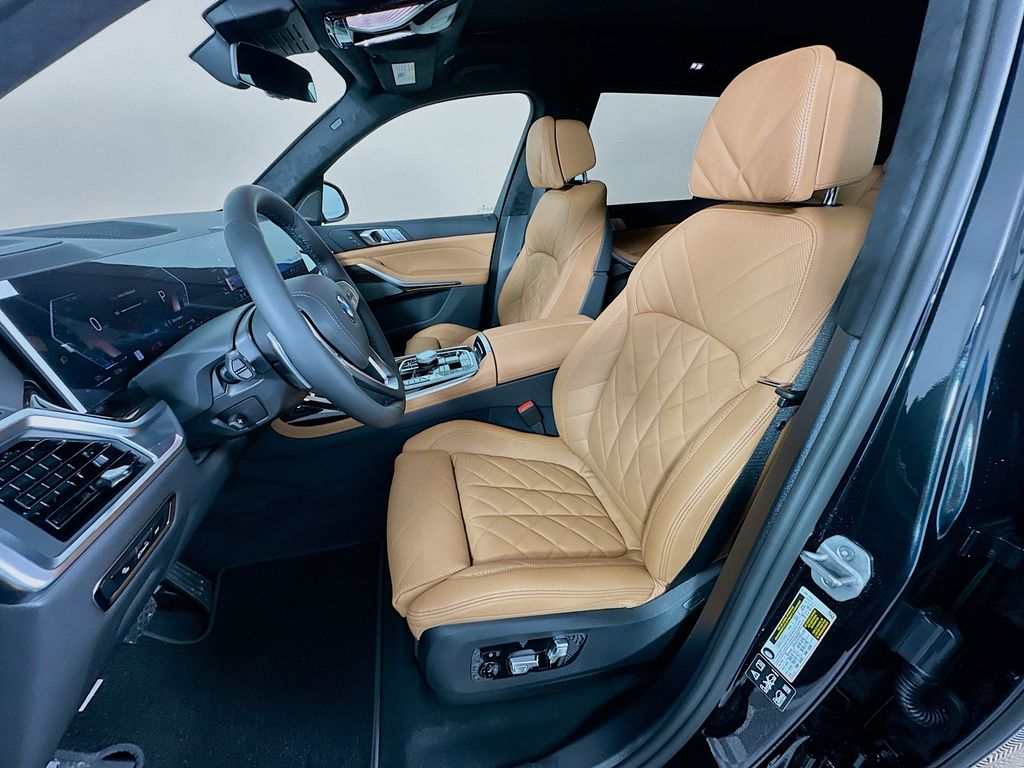 Thumbnail: 2026 BMW X7 - 16