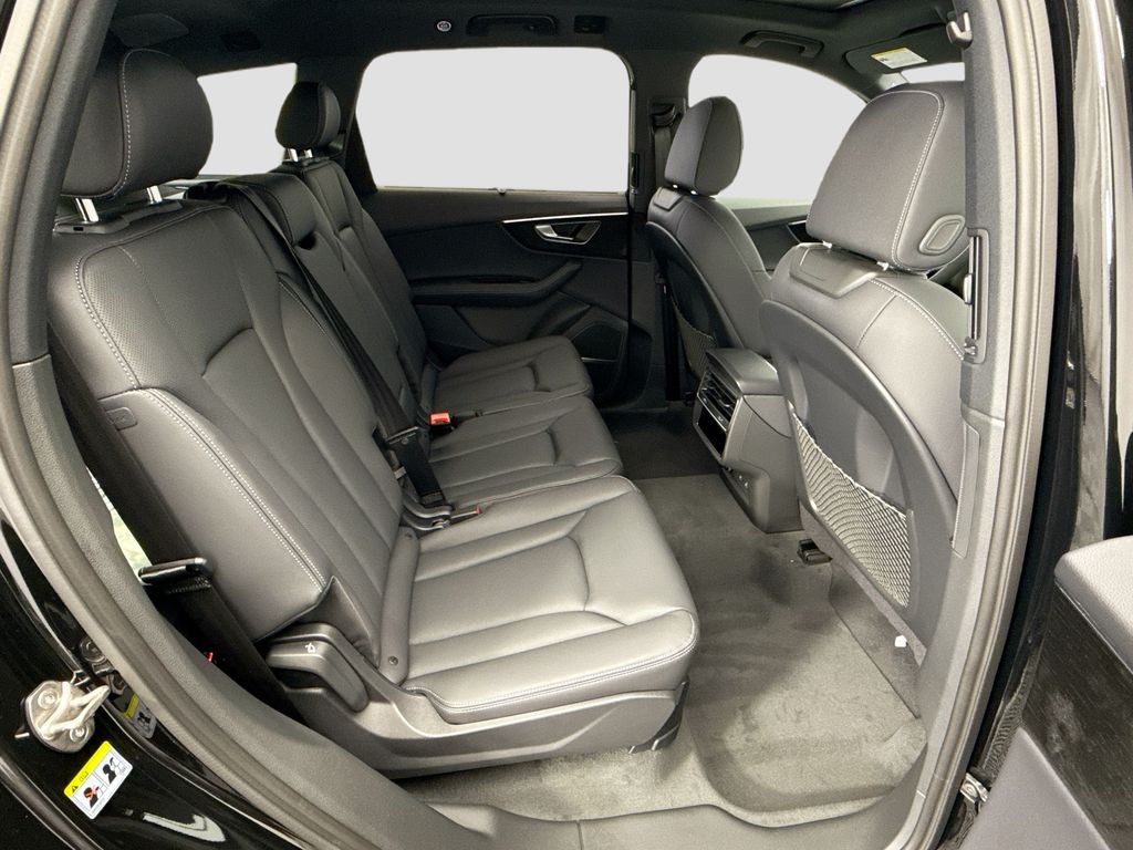 Thumbnail: 2026 Audi Q7 - 21