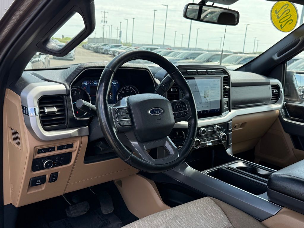 View vehicle photo 4