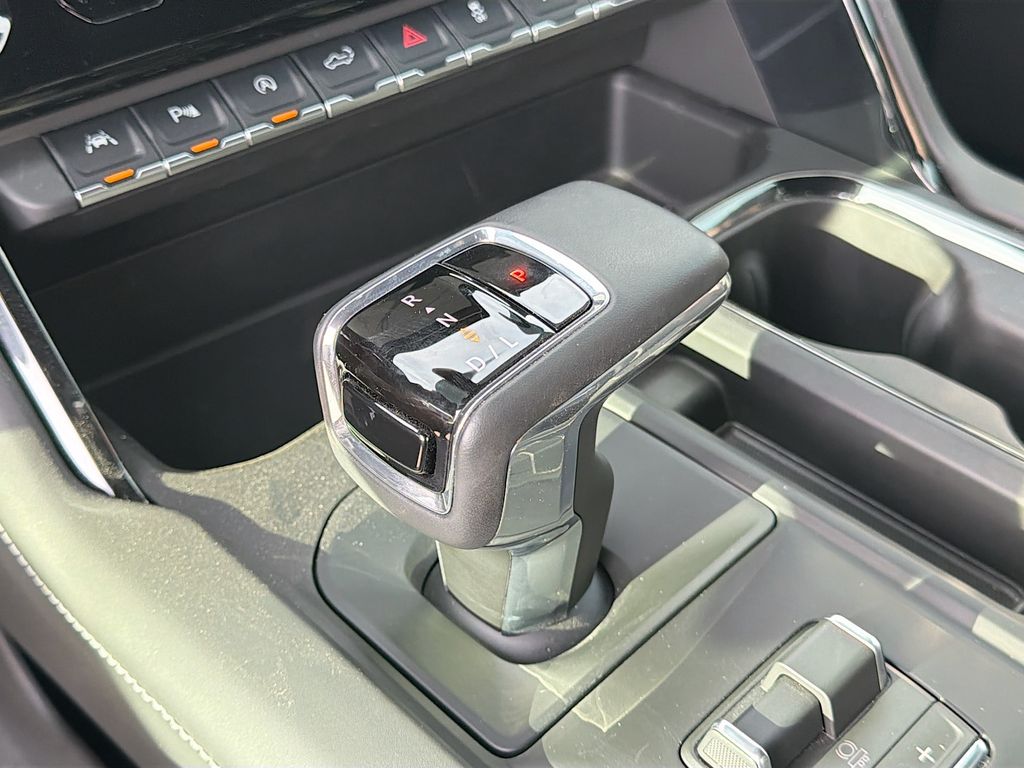 Used 2026 White GMC AT4X image 17