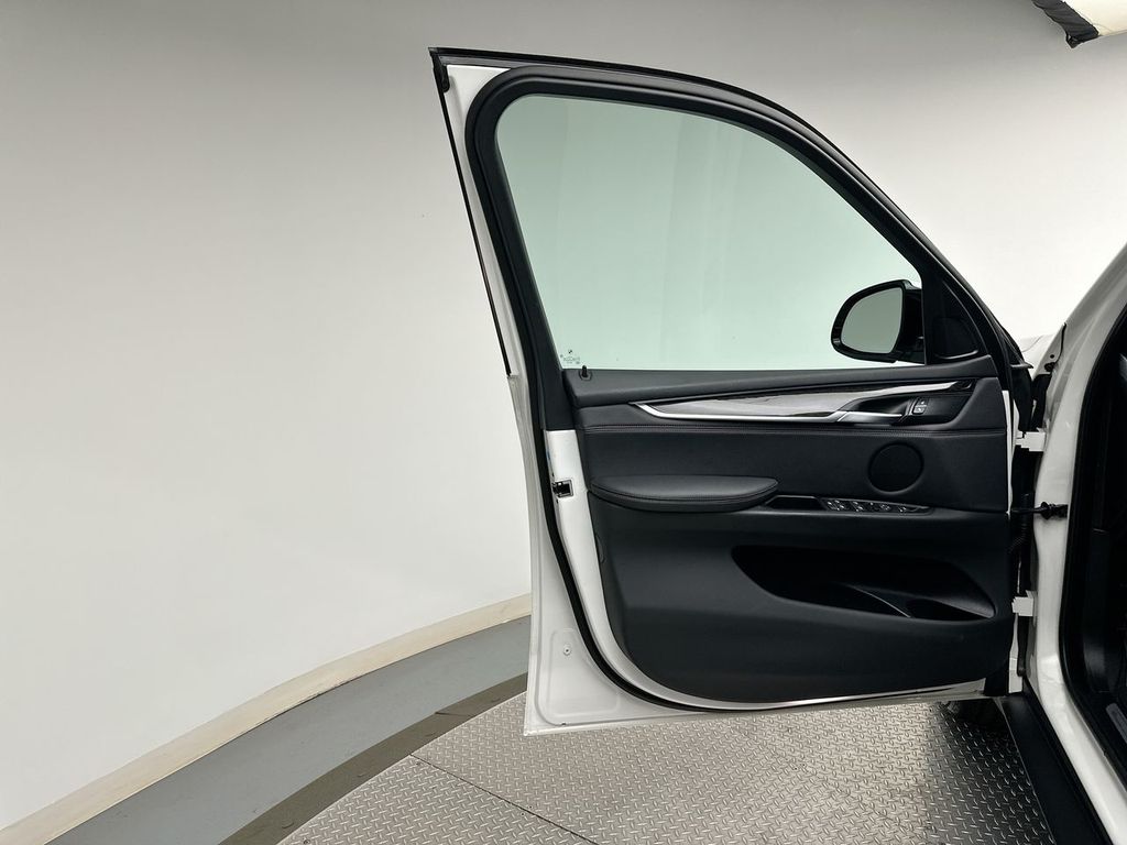 Thumbnail: 2018 BMW X5 - 9