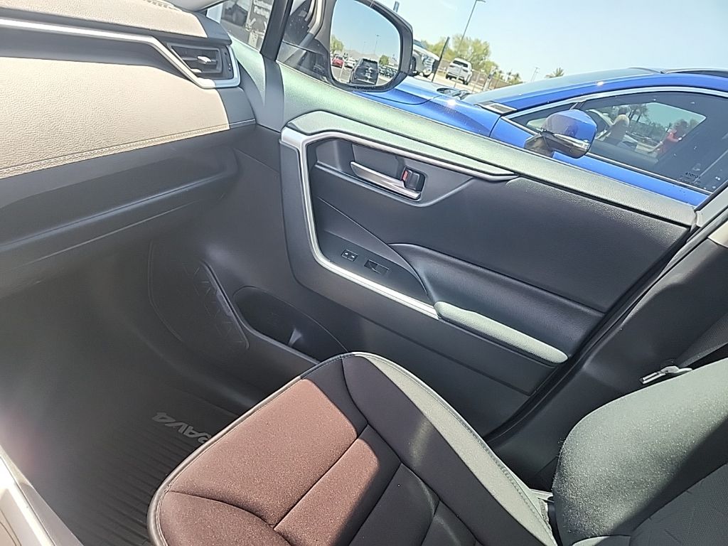 Thumbnail: 2020 Toyota RAV4 - 9