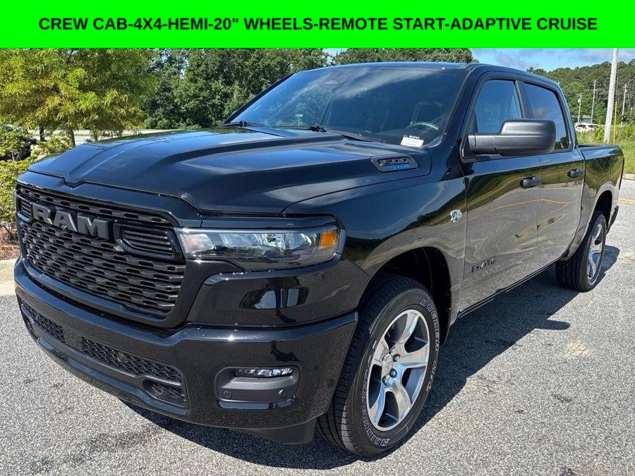 Diamond Black Crystal Pearlcoat 2026 RAM 1500 Pickup Truck Four-Wheel Drive 8-Speed Automatic